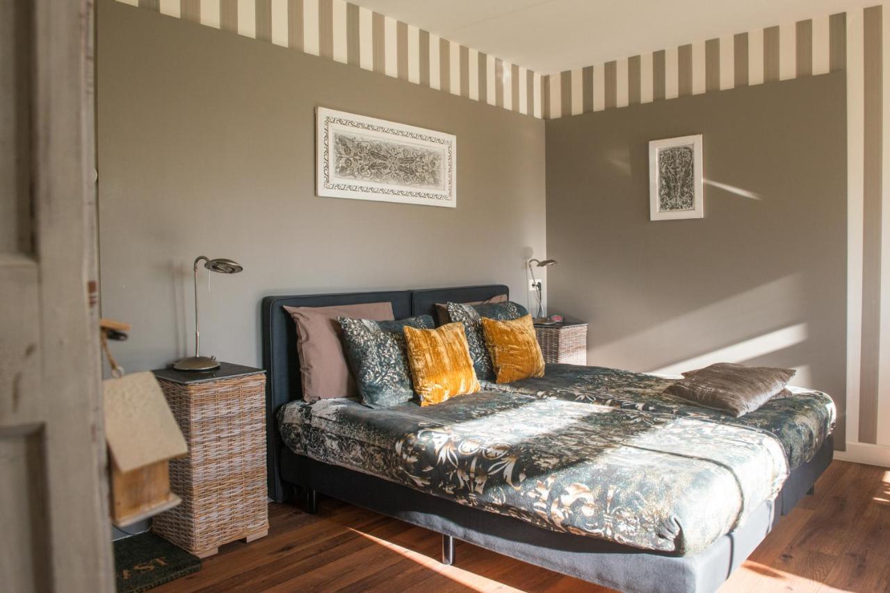 Broeks' Bed En Brood